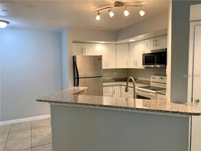 4536 Commander Dr, Unit 1517 in Orlando, FL - Building Photo - Building Photo