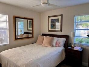 525 39th Ave NE in St. Petersburg, FL - Building Photo - Building Photo