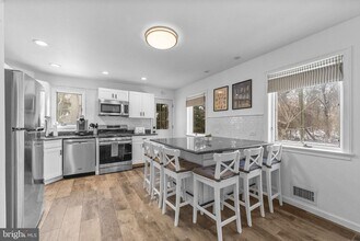 191 Lakeshore Dr in Oakland, NJ - Building Photo - Building Photo