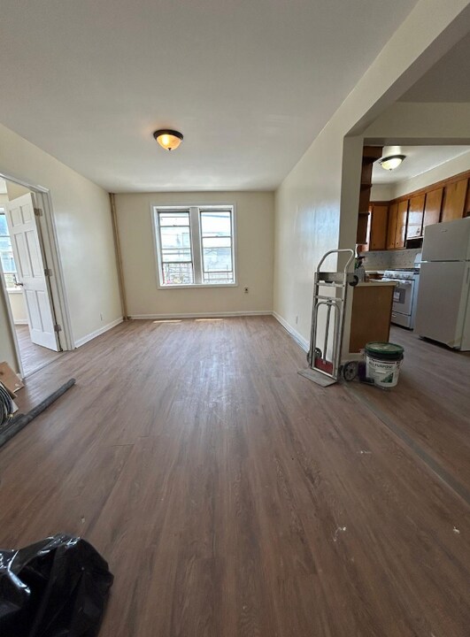 734 E 43rd St in Brooklyn, NY - Building Photo