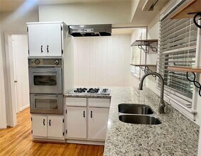 2560 Wood Valley Dr in East Point, GA - Building Photo - Building Photo