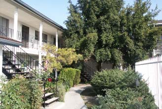 7702-7708 Pickering Ave in Whittier, CA - Foto de edificio