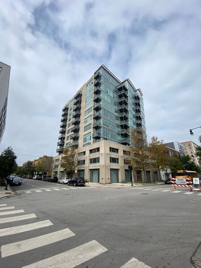 1000 W Leland Ave in Chicago, IL - Building Photo - Building Photo