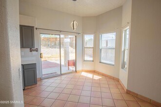 2656 Bearcat Dr in Las Cruces, NM - Foto de edificio - Building Photo
