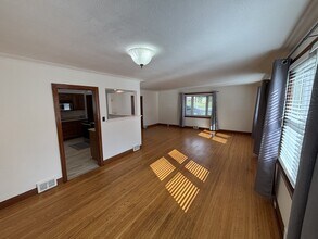 1183 Chemong Rd in Peterborough, ON - Building Photo - Building Photo