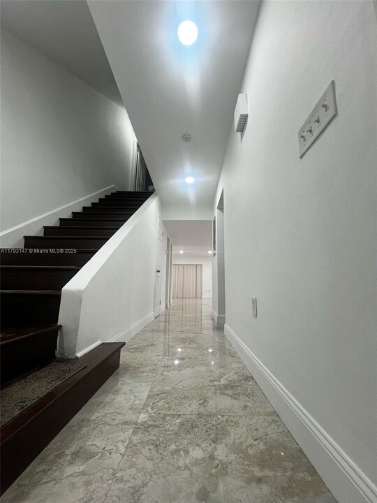19162 Bob-O-Link Dr in Hialeah, FL - Building Photo