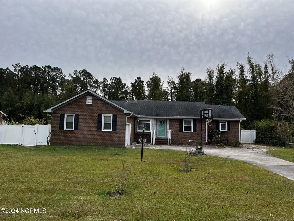 209 Carolina Pines Blvd in New Bern, NC - Building Photo