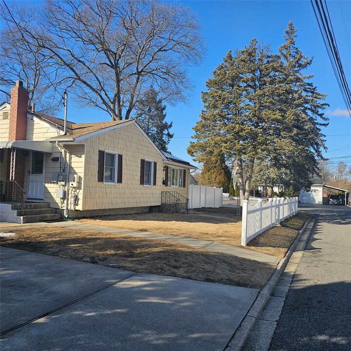 6 Dean St in North Babylon, NY - Building Photo