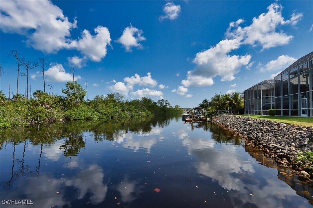 1521 Gordon River Ln in Naples, FL - Building Photo