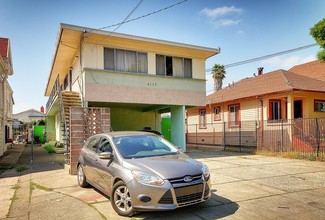 2133 34th Ave in Oakland, CA - Foto de edificio - Building Photo