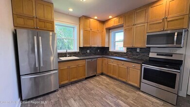 834 Warren St in Hudson, NY - Building Photo - Building Photo