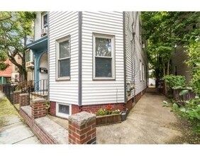 57 Market St, Unit 2 in Cambridge, MA - Foto de edificio - Building Photo