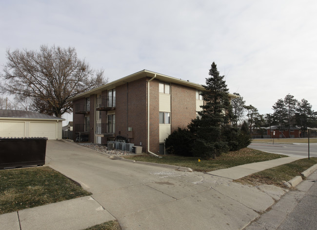 245 S 48th St in Lincoln, NE - Foto de edificio - Building Photo