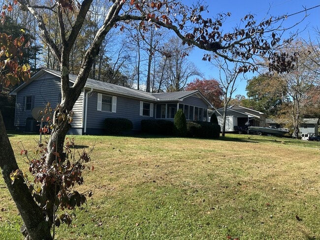 625 Clearview Dr in Hendersonville, NC - Building Photo - Building Photo