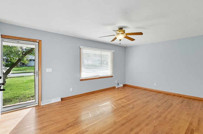 2710 S 48th Ave in Omaha, NE - Foto de edificio - Building Photo
