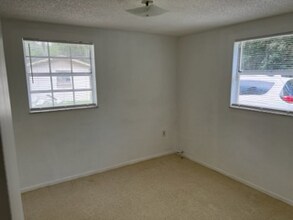 4840 5th St in Zephyrhills, FL - Building Photo - Building Photo