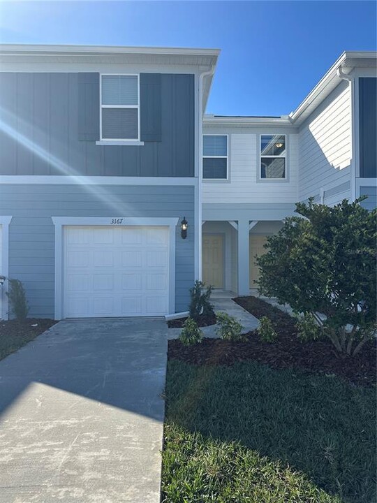 3167 Emerald Acrs Ln in Sanford, FL - Foto de edificio