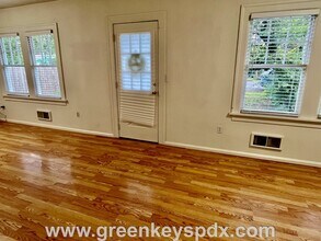 12047 SE Boise St in Portland, OR - Building Photo - Building Photo