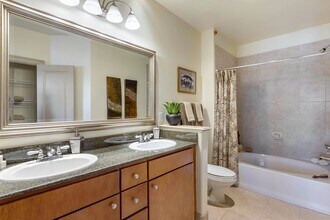 4550 Cherry Creek in Glendale, CO - Foto de edificio - Building Photo