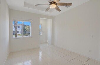 340 Pioneer Way in Royal Palm Beach, FL - Building Photo - Building Photo