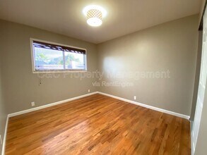 1384 Darwin St in Seaside, CA - Foto de edificio - Building Photo