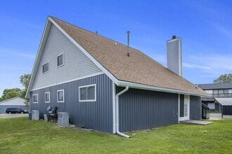 Nu Michigan Ave in Kalamazoo, MI - Foto de edificio - Building Photo