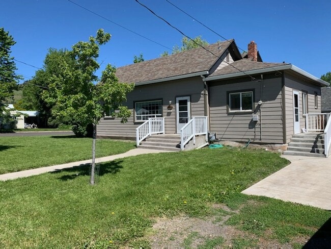 1101 D Ave in La Grande, OR - Building Photo - Building Photo