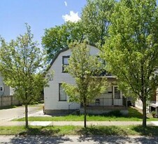 411 N Washington Ave, Unit Upper