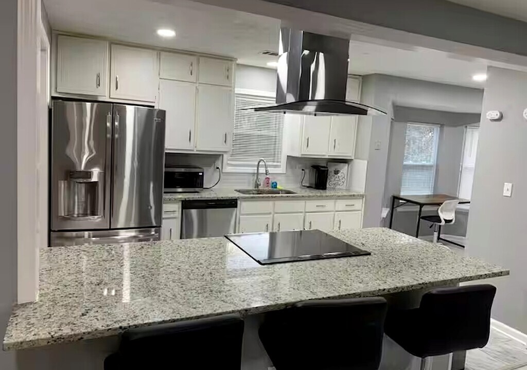 8672 Prather Dr in Jonesboro, GA - Building Photo