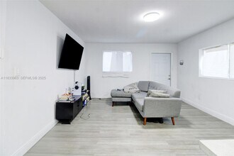 5510 NW 30th Ave in Miami, FL - Foto de edificio - Building Photo