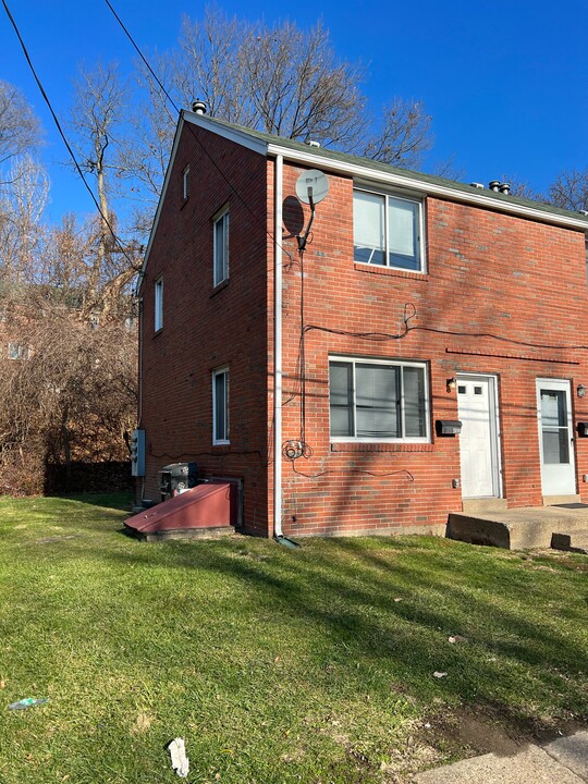 4501 Bataan Ave in Clairton, PA - Building Photo