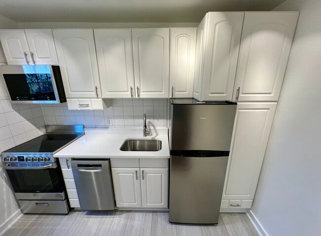 property at 20 Auburn Ct