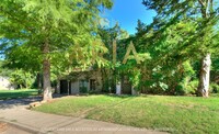 1005 W Brooks St in Norman, OK - Foto de edificio - Building Photo