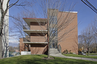 Valley Crest in Mississauga, ON - Building Photo - Building Photo