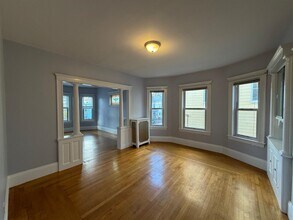 127 Walnut St, Unit 2 in Somerville, MA - Building Photo - Building Photo