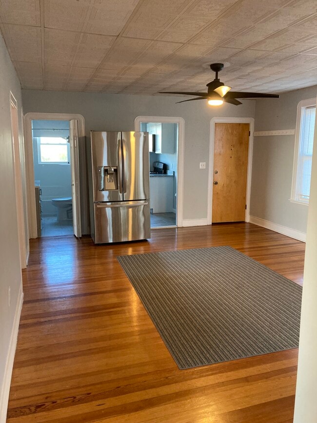 56 Howland St, Unit 2nd floor in Fall River, MA - Building Photo - Building Photo