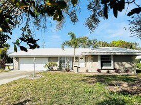 237 Matisse Cir N in Nokomis, FL - Building Photo