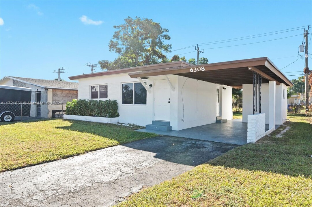 6308 Dewey St in Hollywood, FL - Building Photo