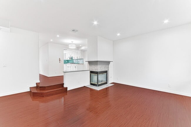 402 California St, Unit B