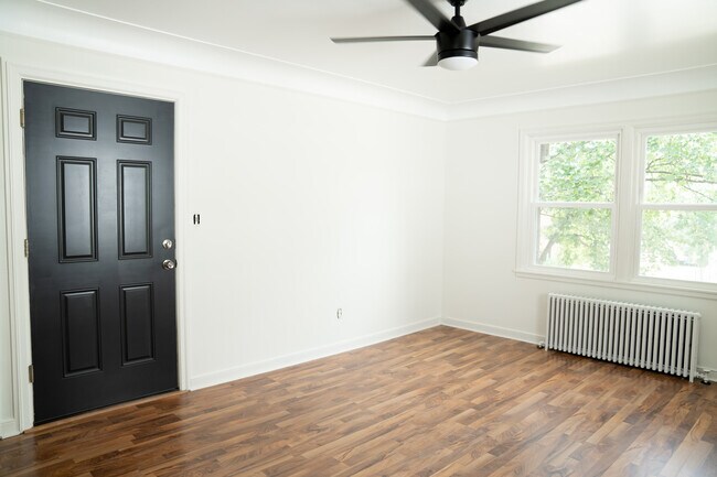 4335 Cedar Ave S in Minneapolis, MN - Building Photo - Building Photo