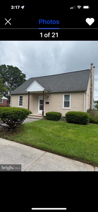 210 Division St in Hummelstown, PA - Building Photo