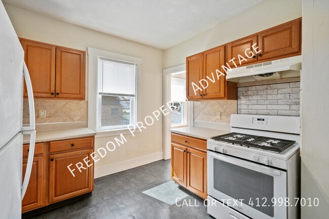 2451 Wedgemere St in Pittsburgh, PA - Building Photo - Building Photo