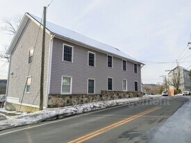 131 Railroad St in New Milford, CT - Building Photo
