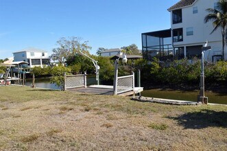 6525 Manila Palm Way in Apollo Beach, FL - Building Photo - Building Photo