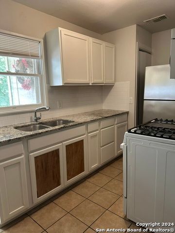 1221 thorain in San Antonio, TX - Building Photo - Building Photo