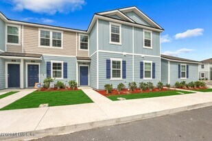 448 Running Wds St in Orange Park, FL - Building Photo