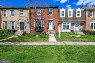 10470 White Granite Ct in Oakton, VA - Building Photo - Building Photo