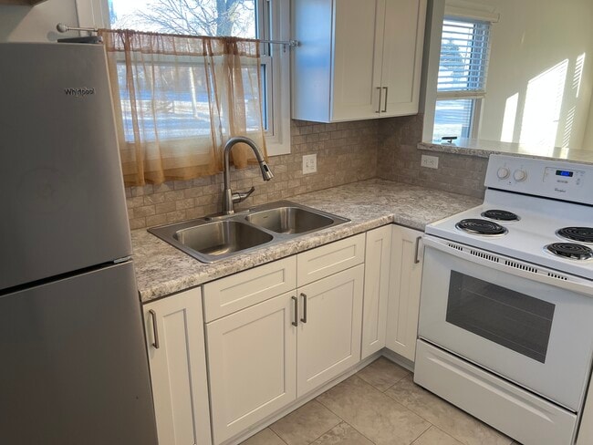 2204 Arizona Ave in Sheboygan, WI - Foto de edificio - Building Photo