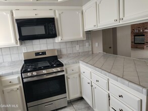 9932 Sandtrap Ct in California City, CA - Building Photo - Building Photo