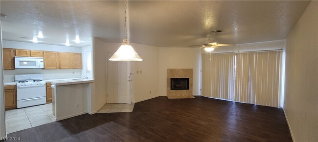 5044 S Rainbow Blvd in Las Vegas, NV - Foto de edificio - Building Photo